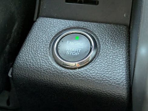 Used 2019 Ford F150 Lariat w/ Equipment Group 502A Luxury AWD/4WD image 31
