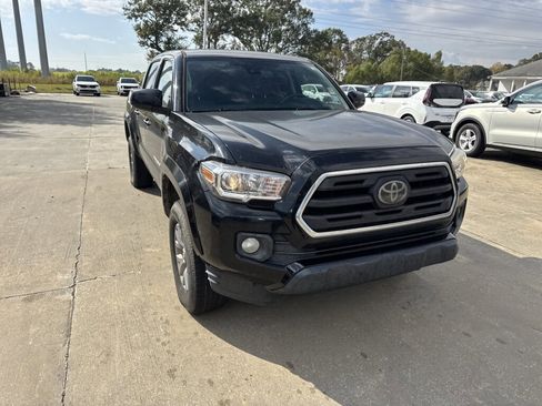 Used 2018 Toyota Tacoma SR5 image 8