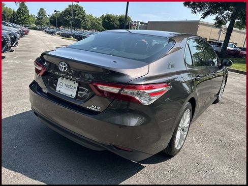 Used 2018 Toyota Camry XLE FWD image 7