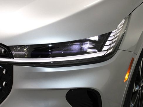 New 2026 Lincoln Nautilus Reserve image 57