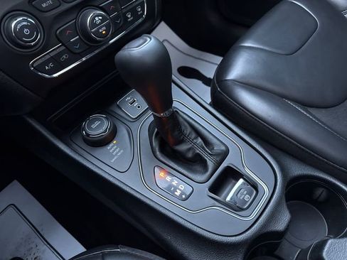 Used 2019 Jeep Cherokee Latitude Plus w/ Comfort/Convenience Group image 36