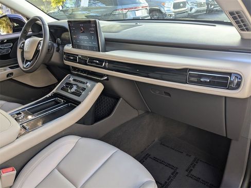 Used 2024 Lincoln Aviator AWD w/ Premium Package image 33