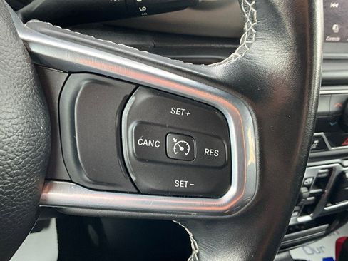 Used 2022 Jeep Gladiator Overland w/ Trailer Tow Package image 17