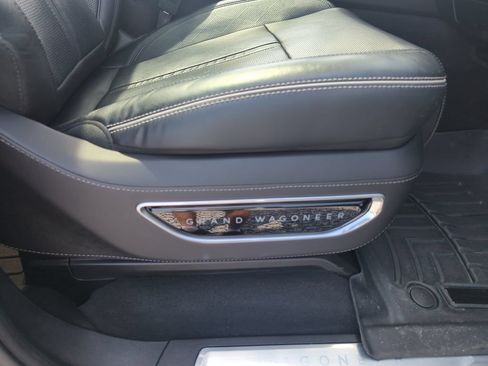 Used 2022 Jeep Grand Wagoneer Series II AWD/4WD image 41