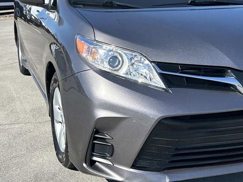 Used 2019 Toyota Sienna LE image 11