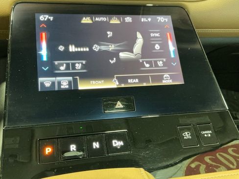 Used 2025 INFINITI QX80 Sensory image 11