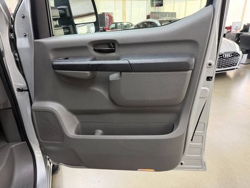 Used 2017 Nissan NV 3500 SV w/ SV Technology Package RWD image 15