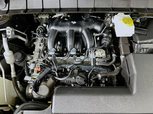 Used 2024 Nissan Pathfinder SV image 32