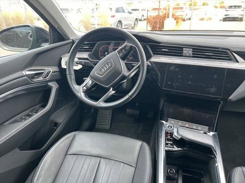 Certified 2024 Audi Q8 e-tron Premium image 6