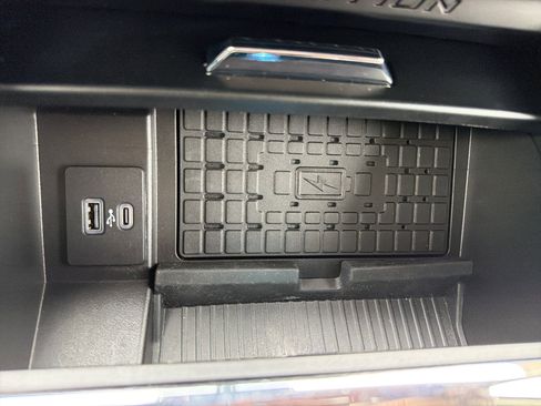 Used 2023 Ford Expedition Max XLT image 23