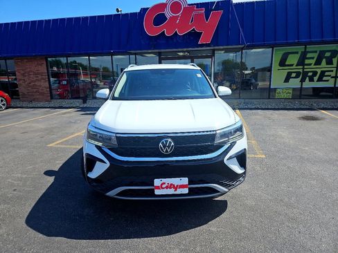 Used 2024 Volkswagen Taos SE image 8
