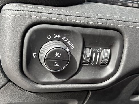 Used 2025 RAM 1500 Limited image 28