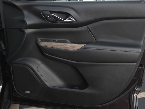 Used 2017 GMC Acadia Denali w/ Technology Package image 27