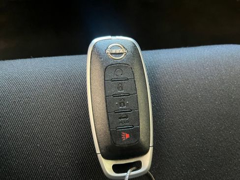 Used 2025 Nissan Pathfinder SV FWD image 21