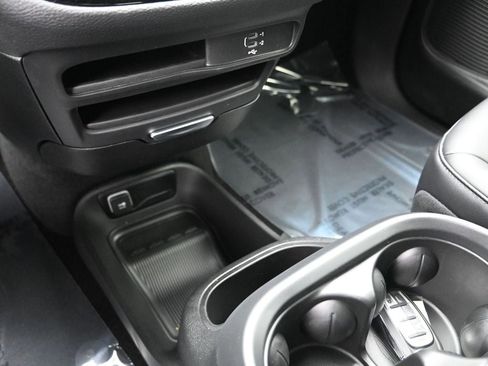 New 2026 Chrysler Pacifica Select image 18