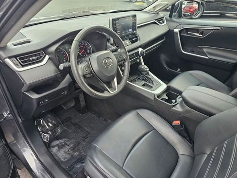 Used 2020 Toyota RAV4 XLE Premium image 12