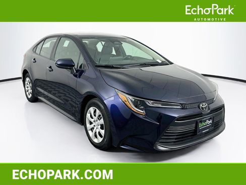 Used 2025 Toyota Corolla LE FWD image 1