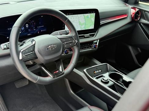 Used 2025 Chevrolet Equinox RS w/ Safety and Technology Package image 9