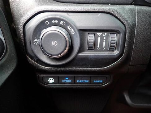 Used 2022 Jeep Wrangler Unlimited Sahara w/ Cold Weather Group AWD/4WD image 21
