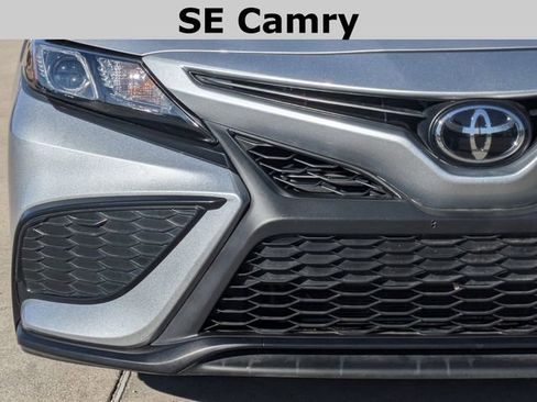 Used 2023 Toyota Camry SE image 3