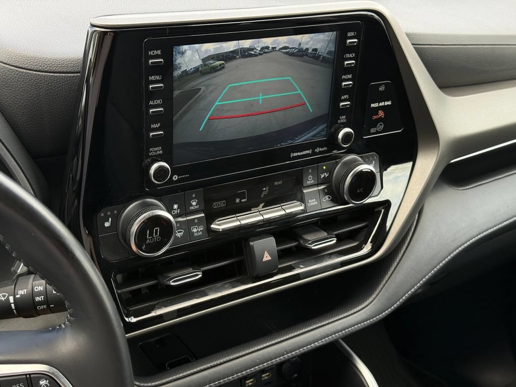 Used 2021 Toyota Highlander XLE FWD image 15
