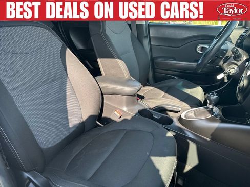 Used 2017 Kia Soul + FWD image 26