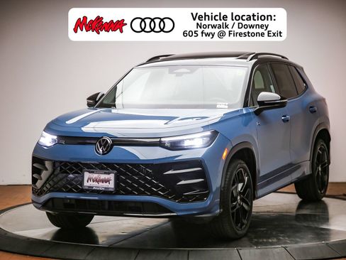 Used 2025 Volkswagen Tiguan SE R-Line AWD/4WD image 1
