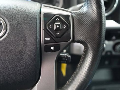 Used 2017 Toyota Tacoma SR5 AWD/4WD image 19