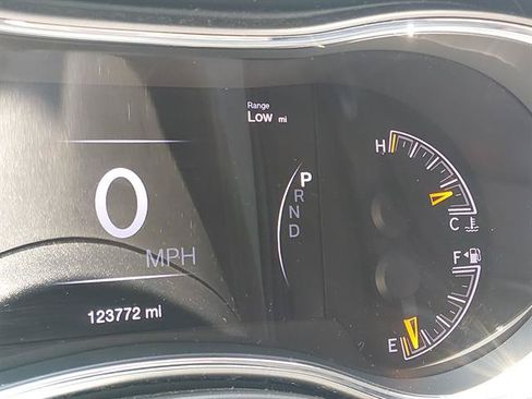 Used 2022 Jeep Grand Cherokee Laredo E RWD image 18