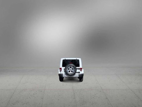 Used 2014 Jeep Wrangler Unlimited Sahara w/ Dual Top Group AWD/4WD image 7