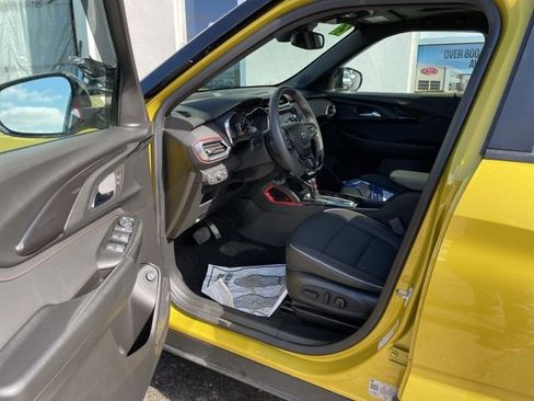 Used 2023 Chevrolet TrailBlazer RS w/ Sun and Liftgate Package image 8