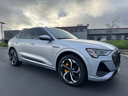 Used 2022 Audi e-tron Premium Plus w/ Premium Plus Package image 1