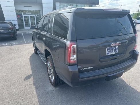 Used 2017 GMC Yukon SLT w/ Premium Edition AWD/4WD image 12