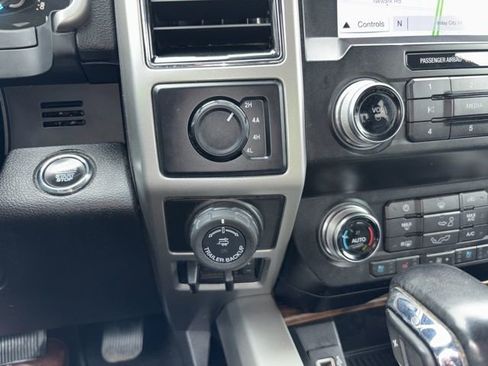 Used 2019 Ford F150 Lariat w/ Equipment Group 502A Luxury image 32