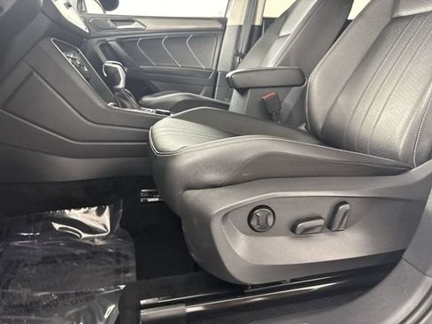 Used 2023 Volkswagen Tiguan SE AWD/4WD image 21