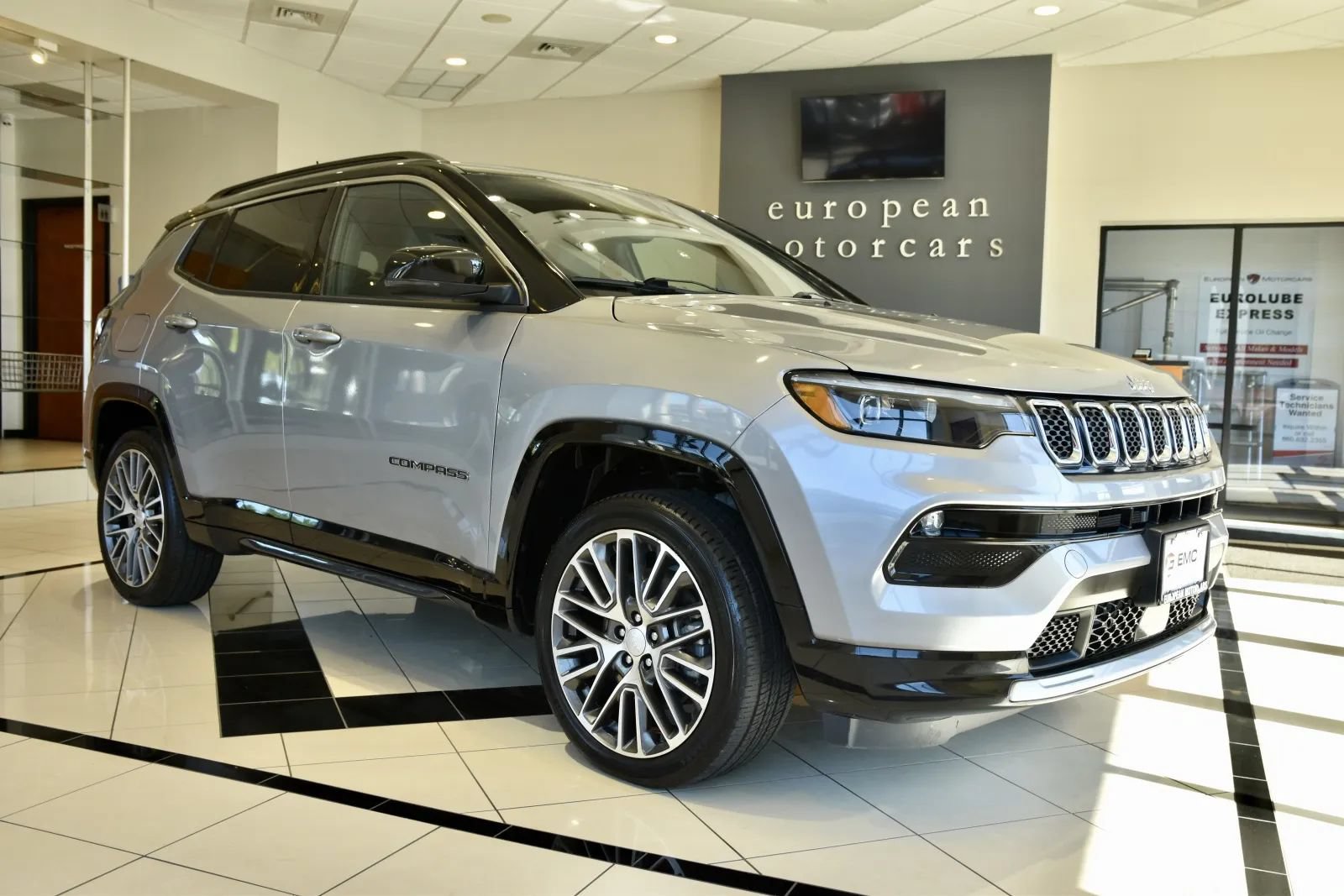 Used 2023 Jeep Compass Limited w/ Elite Group AWD/4WD image 1
