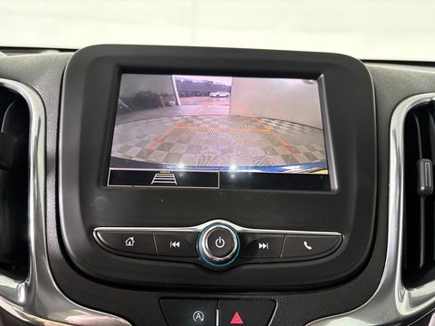 Used 2022 Chevrolet Equinox LS FWD image 12
