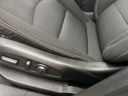 Used 2022 GMC Terrain SLE w/ Driver Convenience Package image 11