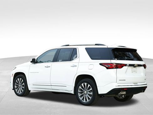 Used 2022 Chevrolet Traverse Premier image 3
