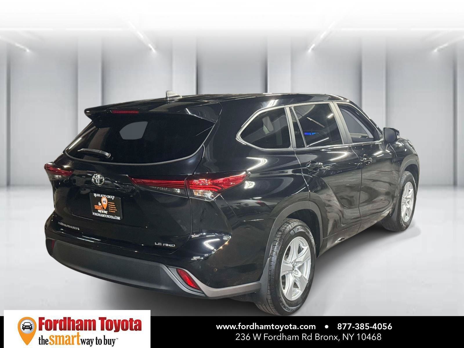 Used 2023 Toyota Highlander LE AWD/4WD image 7