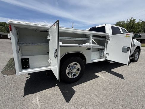 Used 2018 RAM 3500 Tradesman w/ Chrome Appearance Group AWD/4WD image 11
