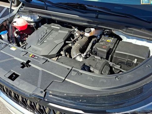 Used 2025 Kia Carnival EX image 28