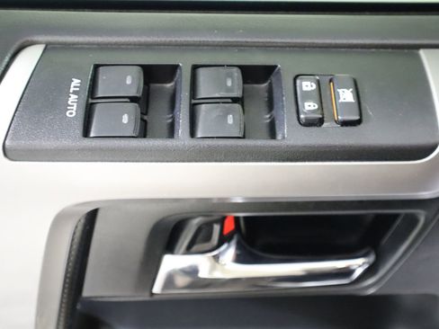 Used 2019 Toyota 4Runner SR5 AWD/4WD image 23