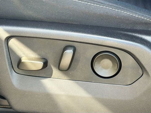 Used 2024 Chevrolet Silverado 1500 LT image 24