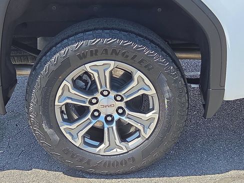 Certified 2024 GMC Sierra 1500 SLT w/ X31 Off-Road Package AWD/4WD image 17