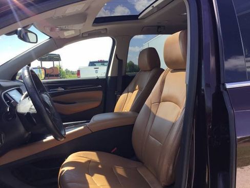 Used 2019 Buick Enclave Essence FWD image 14