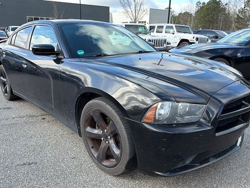 Used 2014 Dodge Charger SXT w/ Blacktop Package image 5