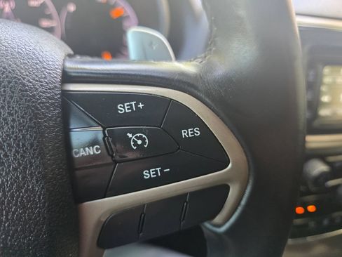 Used 2017 Jeep Grand Cherokee Laredo RWD image 36