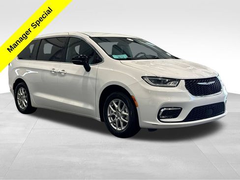 Used 2025 Chrysler Pacifica Select FWD image 1