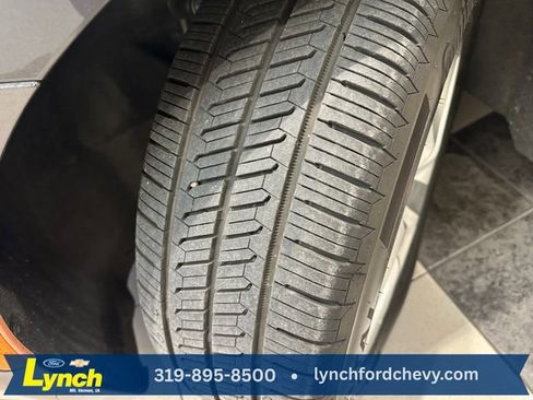 Used 2020 Chrysler Pacifica Limited FWD image 32